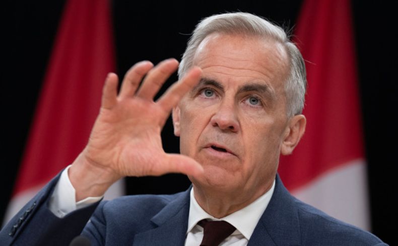 El primer ministro canadiense Mark Carney habla durante una conferencia de prensa en Ottawa, Canadá, el jueves 25 de junio de 2026. (Adrian Wyld/The Canadian Press vía AP)