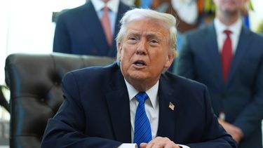 El presidente de Estados Unidos, Donald Trump, habla durante un evento en la Oficina Oval de la Casa Blanca, el viernes 30 de enero de 2026 en Washington. (AP Foto/Evan Vucci)