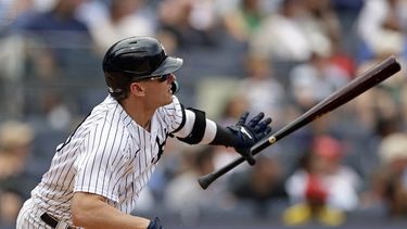 Josh Donaldson, bateador designado de los Yanquis de Nueva York conectaba un cuadrangular en el segundo episodio del juego ante los Cachorros de Chicago en Nueva York. (AP Foto/Adam Hunger)