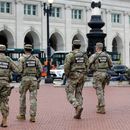 Soldados de la Guardia Nacional patrullan Union Station el martes 28 de octubre de 2025, en Washington. (AP Foto/Rahmat Gul)