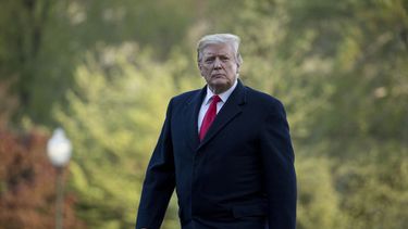 Trump dice irá a la Corte si buscan hacerle juicio político