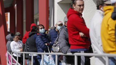 Sondeo: un 50% de estadounidenses están perdiendo ingresos