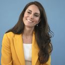 ARCHIVO - Catalina, la princesa de Gales, sonríe mientras visita el Dame Kelly Holmes Trust y se reúne con algunos jóvenes a los que apoya la organización benéfica, el 16 de mayo de 2023, en Bath, Inglaterra. Diversas agencias de noticias, incluida The Associated Press, publicaron y luego se retractaron de una imagen divulgada por el Palacio de Kensington de Catalina y sus hijos por temores de que hubiese sido manipulada. (Foto AP/Kin Cheung, Pool, archivo)