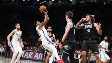 Irving regresa y los Nets superan por 127-115 a Grizzlies