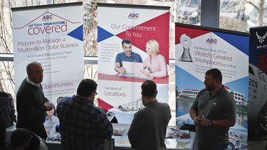 EEUU registra su menor creación de empleos en 18 meses