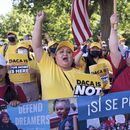 Biden busca reforzar protecciones a beneficiarios del DACA
