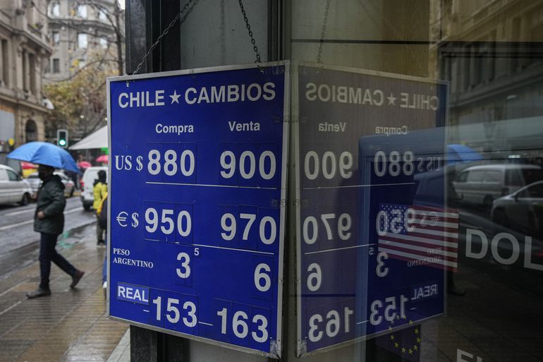 Gobierno chileno dice que trabaja para amortizar dólar