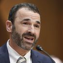 ARCHIVO - Daniel Werfel declara ante la Comision Financiera del Senado durante su audiencia de confirmación como jefe del Servicio Interno de Impuestos (IRS), 15 de febrero de 2023 en Washington. (AP Foto/Mariam Zuhaib, File)