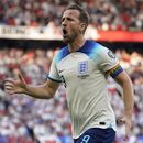 El inglés Harry Kane festeja tras anotar en el partido de la eliminatoria hacia la Euro ante Macedonia del Norte, el lunes 19 de junio de 2023 (AP Foto/Dave Thompson, archivo)