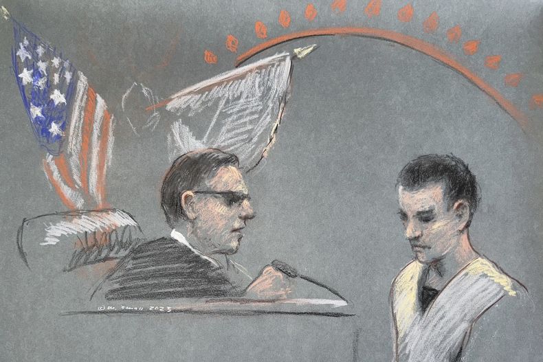 Imagen ilustrativa del exempleado de la Guardia Nacional Aérea de Massachusetts, Jack Teixeira, en el tribunal en Boston, el 14 de abril del 2023. (Margaret Small via AP)