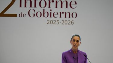 ARCHIVO - La presidenta de México, Claudia Sheinbaum, da su informe de gobierno desde Palacio Nacional, el 1 de septiembre de 2026, en Ciudad de México. (AP Foto/Fernando Llano, Archivo)