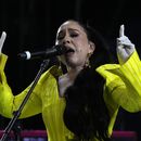 ARCHIVO - La cantautora mexicana Carla Morrison durante su presentación en el festival Vive Latino en la Ciudad de México el 18 de marzo de 2023. Morrison debutará en el Hollywood Bowl de Los Angeles el 12 de agosto. (Foto AP/Fernando Llano, archivo)
