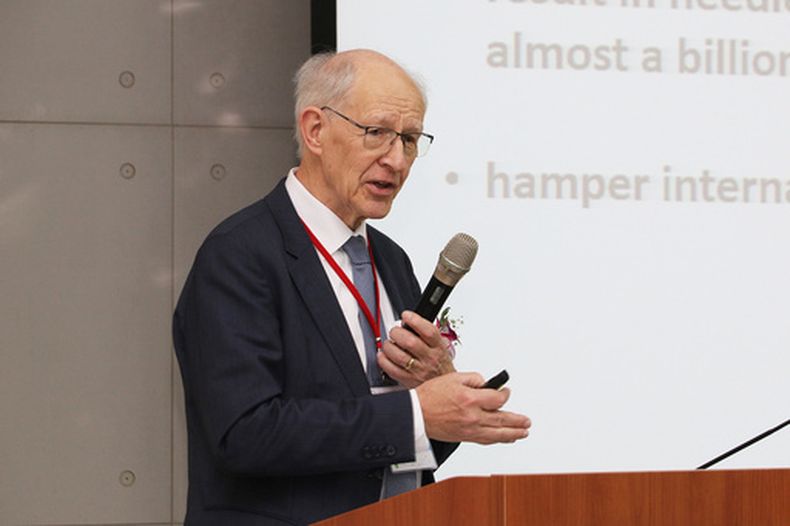 Huub Lelieveld habla en la Universidad Nacional Chung Hsing en Taichung, Taiwán, en 2019. (Fundación del Premio Mundial de la Alimentación vía AP)