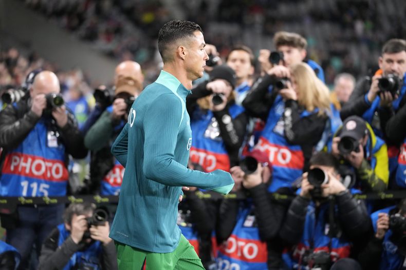 Cristiano Ronaldo previo al partido amistoso contra Eslovenia, el martes 26 de marzo de 2024. (AP Foto/Darko Bandic)