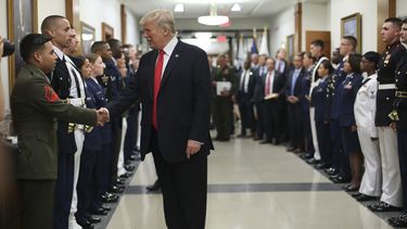 Abogados de Trump buscan investigar a ayudantes de Mueller