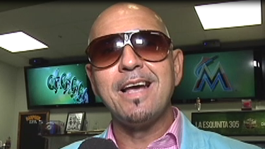 americateve | Pimp Bull sale a pasear por las calles de Miami y a saludar a sus fans. Nuestras cámaras lo siguieron en exclusiva y nos trae quien es este Mister 786.