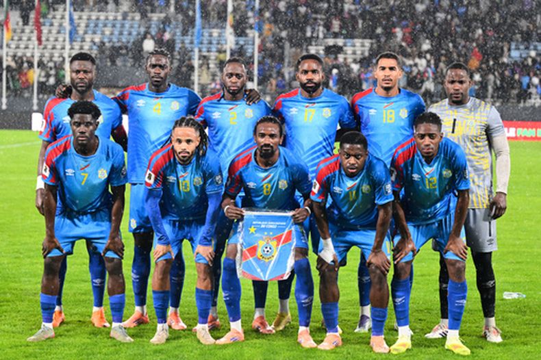 ARCHIVO - Foto del 13 de noviembre del 2025, jugadores del Congo posan antes del encuentro de la eliminatoria a la Copa Mundial ante Camerún. FILE (AP Foto, Archivo)