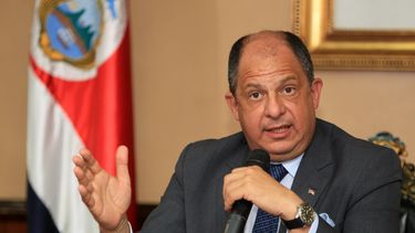 el presidente costarricense garantiza a los cubanos que buscara rutas para que lleguen a eeuu