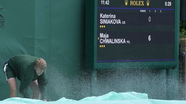Djokovic emplea 4 sets para sortear su debut en Wimbledon