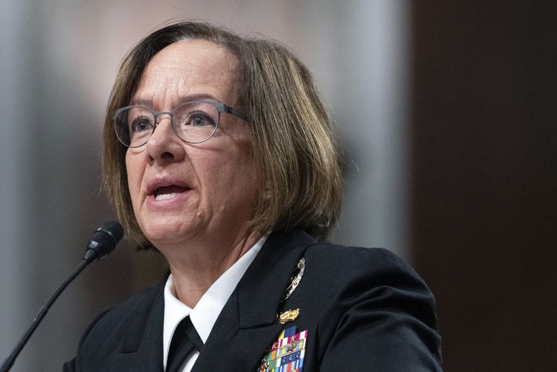 ARCHIVO- La almirante Lisa Franchetti, de la Marina, habla durante una audiencia de la Comisión del Senado para Servicios Armados, el 14 de septiembre de 2023, en el Capitolio de Washington. (AP Foto/Jacquelyn Martin, archivo)