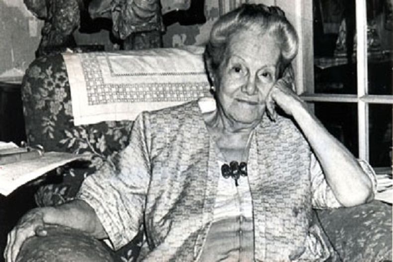 Más de medio siglo de represión. Hablan vecinos que recibieron instrucciones para molestar a la Premio Cervantes de Literatura