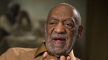 mujer demanda por difamacion a bill cosby