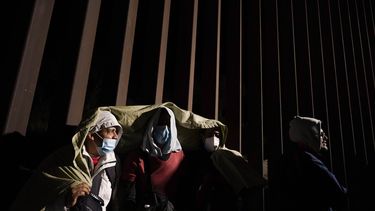 eeuu: juez ordena suspender orden del titulo 42 en frontera