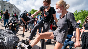 trump ordena arrestar a quienes vandalicen estatuas o monumentos