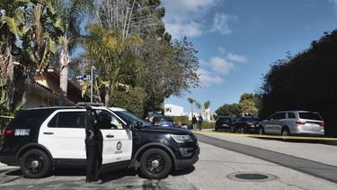 Tiroteo en barrio de lujo de Los Ángeles deja tres muertos