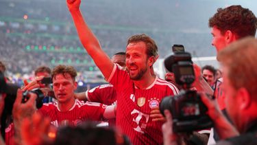 El inglés Harry Kane, del Bayern, celebra tras anotar el tercer gol de su equipo durante la final de la Copa de Alemania (DFB Pokal) entre el VfB Stuttgart y el Bayern de Múnich en Berlín, Alemania, el sábado 23 de mayo de 2026. (Foto AP/Ebrahim Noroozi)