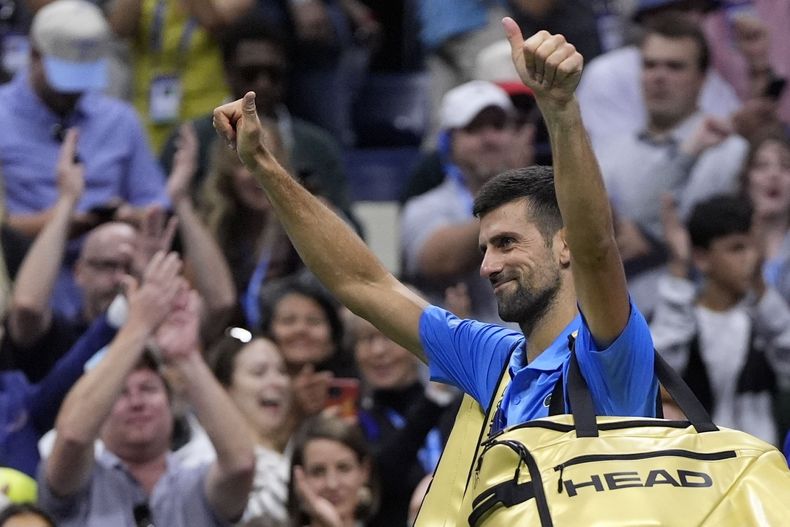 El serbio Novak Djokovic reacciona tras el encuentro ante el australiano Alexei Popyrin en la tercera ronda del Abierto de Estados Unidos el viernes 30 de agosto del 2024. (AP Foto/Julia Nikhinson)