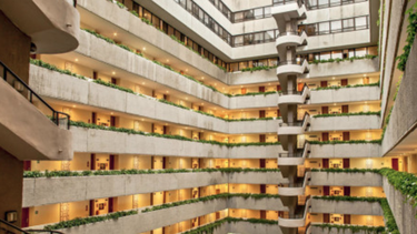 muy grave el tecnico de seguridad de cubana de aviacion que cayo en el elevador del melia habana