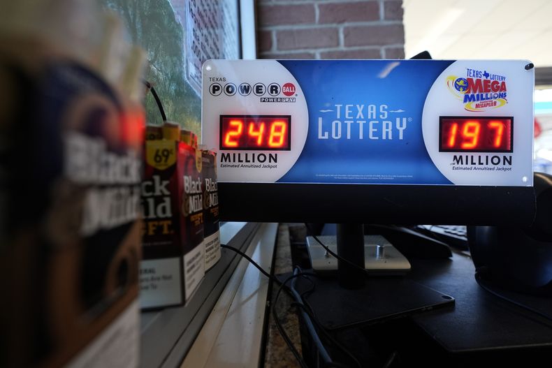 Una máquina de la Lotería de Texas en Fuel City en Dallas, el 26 de febrero del 2025. (AP foto/LM Otero)