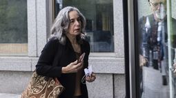La psicóloga Leslie Lebowitz llega a una corte federal en Nueva York, con motivo de un juicio contra el exmandatario Donald Trump, el miércoles 3 de mayo de 2023. (AP Foto/Stefan Jeremiah)