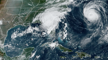 idalia toca tierra en la costa oeste de florida como huracan de categoria 3 con fuertes vientos y marejadas ciclonicas