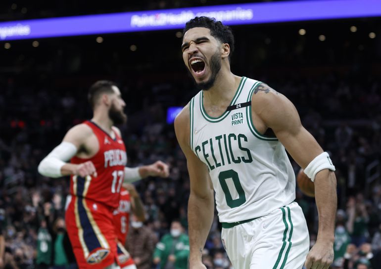 Con 27 de Tatum, Celtics voltean déficit ante Pelicans