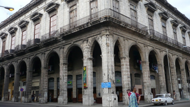 americateve | Sin alcanzar la elegancia de Galiano, San Rafael o Neptuno, era la preferida de los ciudadanos de menores recursos económicos para hacer sus compras.