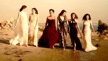cuanto cuesta seguir al clan kardashian dia y noche