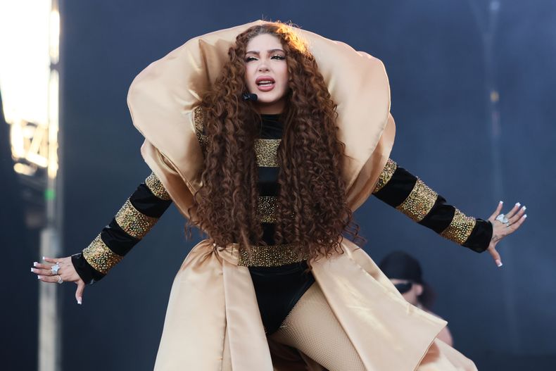 La cantante mexicana Bellakath se presenta durante el festival de música Coca-Cola Flow Fest en la Ciudad de México, el domingo 23 de noviembre de 2025. (Foto AP/Ginnette Riquelme)