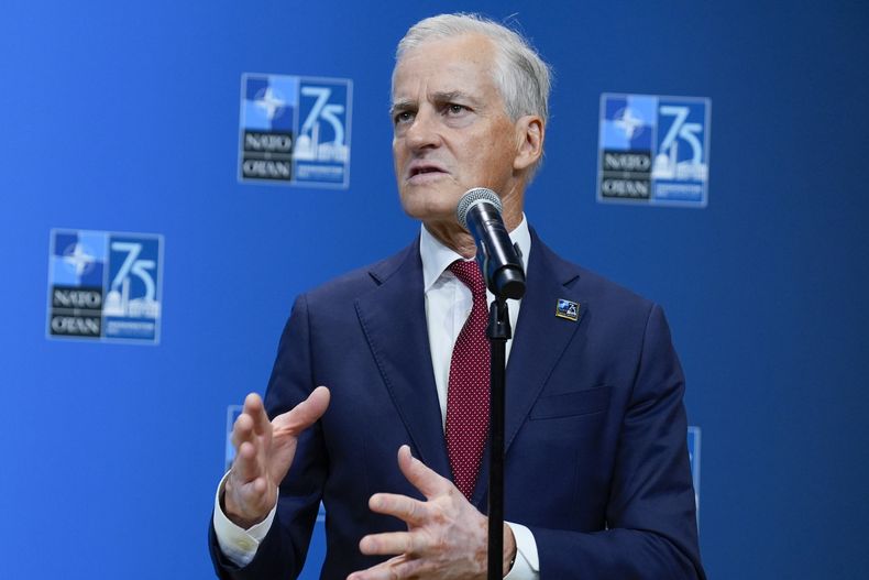 El primer ministro de Noruega Jonas Gahr Store al llegar a la cumbre de la OTAN en Washington, el 10 de julio del 2024. (Foto AP /Matt Rourke)