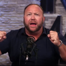 Por qué Facebook, Apple y YouTube borraron las cuentas de Alex Jones, el teórico de la conspiración que fundó InfoWars