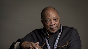 ARCHIVO - El productor Quincy Jones, del documental Keep On Keepin On, posa para un retrato, en Nueva York, el 23 de septiembre de 2014. (Foto Drew Gurian/Invision/AP, archivo)