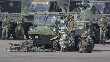 Venezuela inicia ejercicios militares en frontera colombiana