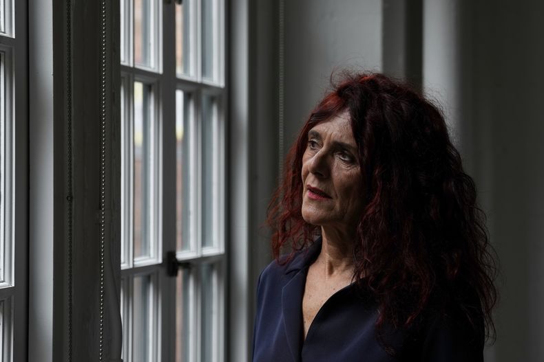 Teresa Vicente posa para una foto el jueves 25 de abril de 2024 en San Francisco. Vicente, una profesora que ayudó a proteger la laguna de agua salada más grande de Europa, es una de las ganadoras del Premio Medioambiental Goldman, conocido como el Nobel del Medio Ambiente, anunciado el lunes 29 de abril de 2024. (AP Foto/Godofredo A. Vásquez)