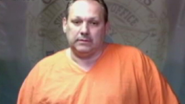 comparece en corte el dueno de supermercado acusado de trafico de drogas