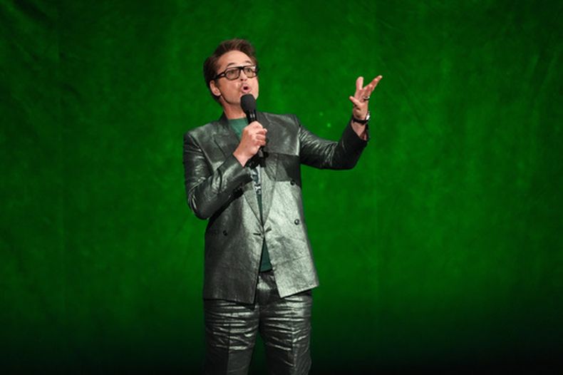 Robert Downey Jr., miembro del reparto de la próxima película Avengers: Doomsday, habla durante la presentación de Walt Disney Studios en CinemaCon el jueves 16 de abril de 2026 en el Caesars Palace de Las Vegas. (Foto AP/Chris Pizzello)