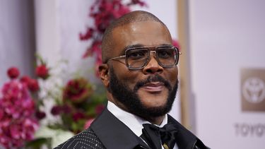 ARCHIVO - Tyler Perry llega a los Premios BET el lunes 9 de junio de 2025, en el Teatro Peacock de Los Ángeles. (Foto Jordan Strauss/Invision/AP, archivo)