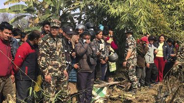Un avión de pasajeros se estrella en Nepal