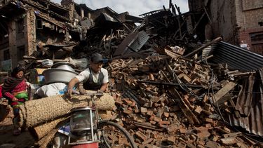 Los muertos del terremoto del 25 de abril en Nepal superan las 7 000 personas y hay más de 16.300 heridos, según cifras oficiales.