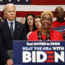 Biden y Sanders suspenden actos de campaña por coronavirus